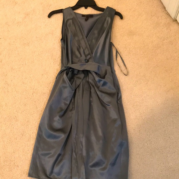 BCBGMaxAzria Dresses & Skirts - Dress has belt that ties in front or back
